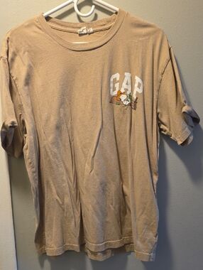 GAP Beige Graphic Tee with Snoopy